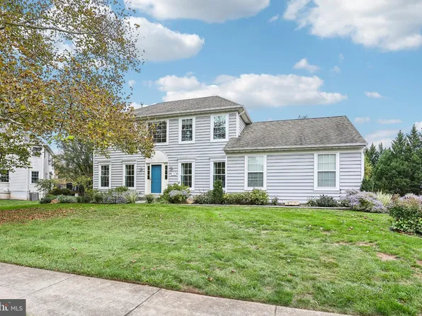 16 Argyle Ln, Oaks, PA 19456