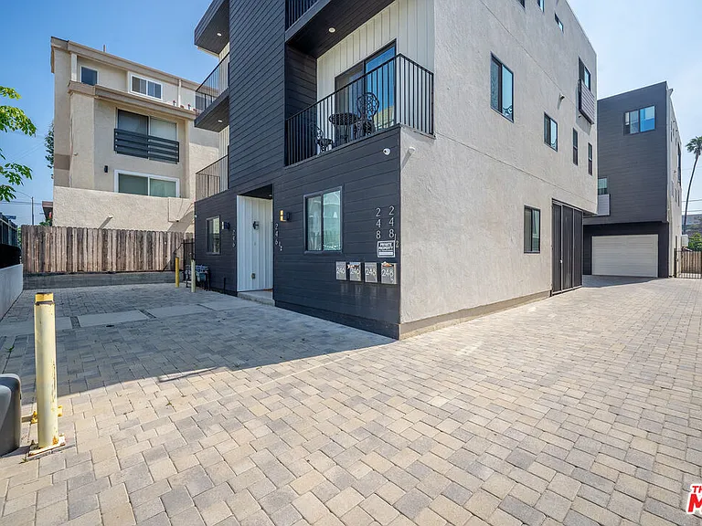 246 N Dillon St #1/2 — Photo 4