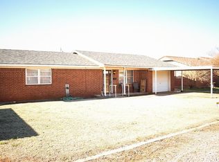 620 E Benton Ave, Sayre, OK 73662