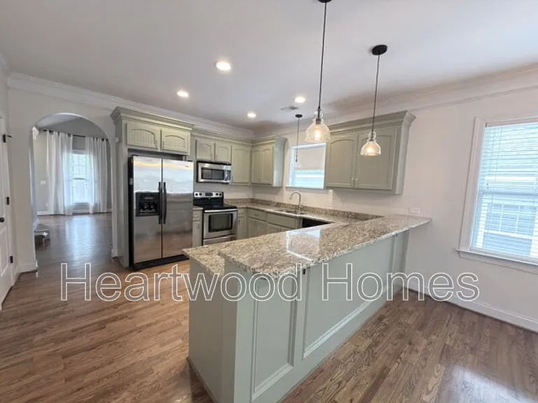 432 Jackson Ave — Photo 3