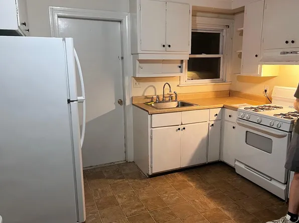 30 Dean St 1st-apt 1, Attleboro, MA 02703