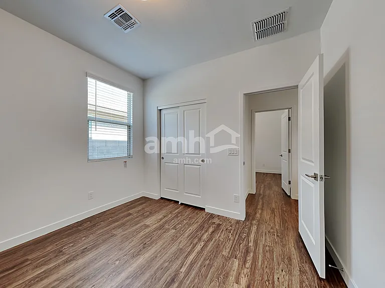 4214 S 105th Dr — Photo 17