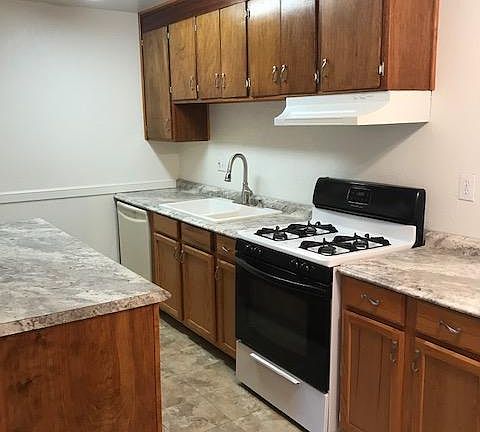 3rd image of 3943 Apple Blossom Way