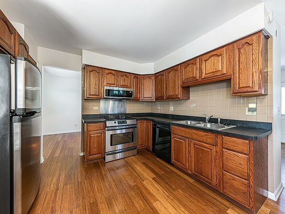4th image of 7S661 Lynn Dr