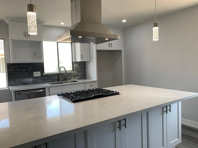 2575 Bayshore Ave — Photo 16
