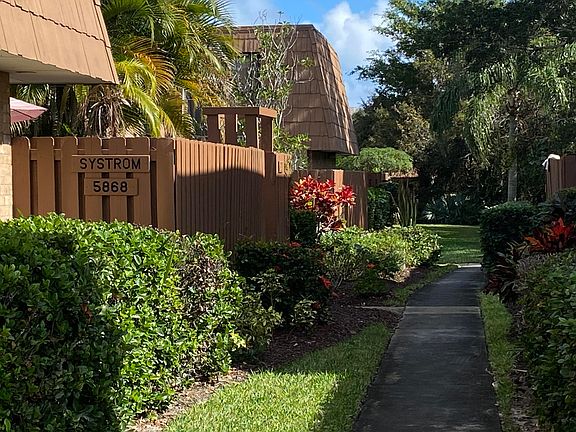 2nd image of 5868 SE Riverboat Dr