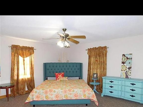 3rd image of 100 Rachel Ln