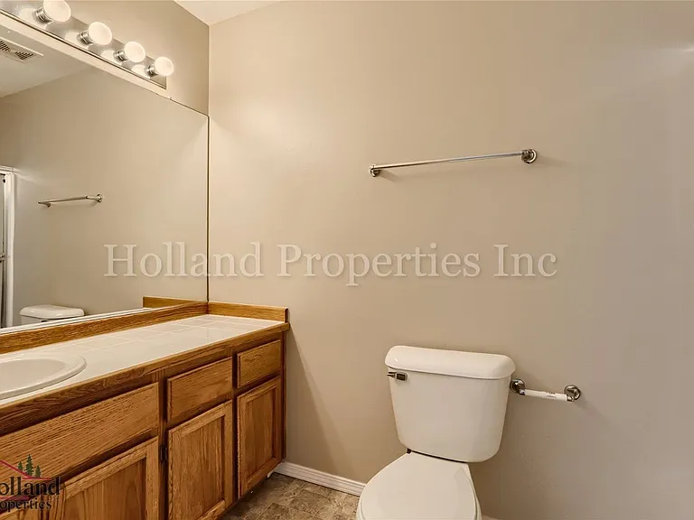 3133 NE 13th Pl — Photo 16