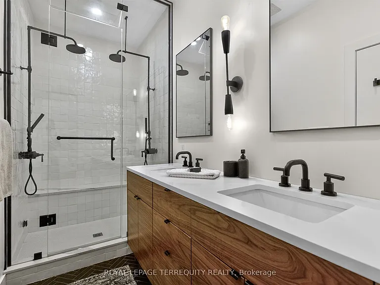 75 Markham St #1 — Photo 34