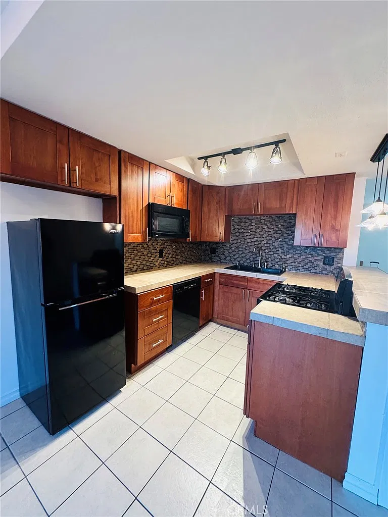 1 bed, 696 sqft, $2,225 — Photo 2