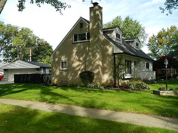 3rd image of 29611 Newport Dr