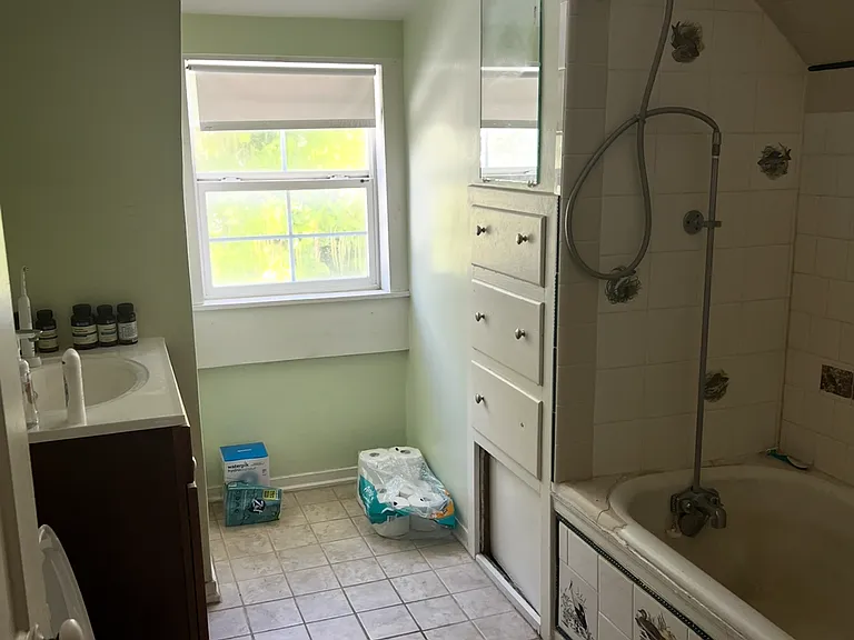 327 N Almond St — Photo 4