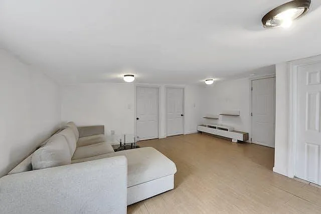 20 Gardner Ave — Photo 8