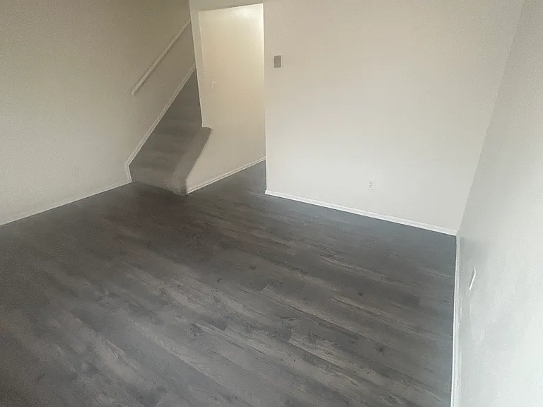 13 Royal Crest Dr #D — Photo 7