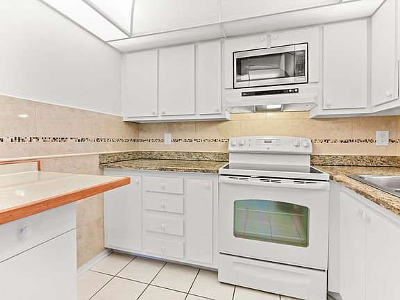 4th image of 345 W Laurel Drive #2m