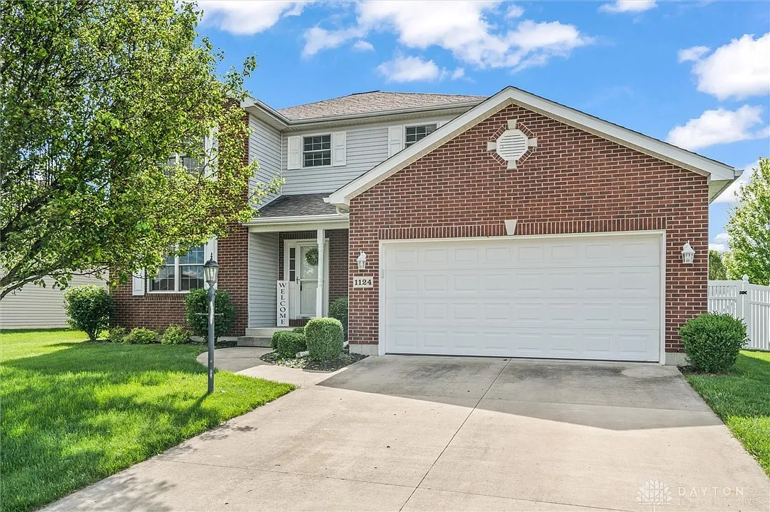 1124 Parkview Dr photo 1