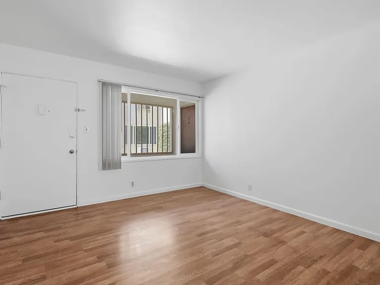 5642-5646 Laurel Canyon Blvd — Photo 7