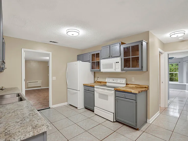 128 Saint Ives Dr — Photo 11