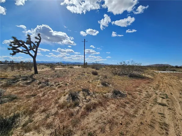 58910 Jana Ln, Landers, CA 92285