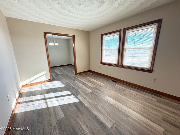3rd image of 108 Seymour Dr