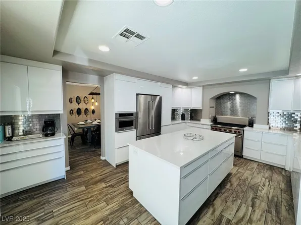 6251 Tuckaway Cove Ave, Las Vegas, NV 89139
