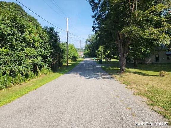 Exterior Neighborhood (street photo)