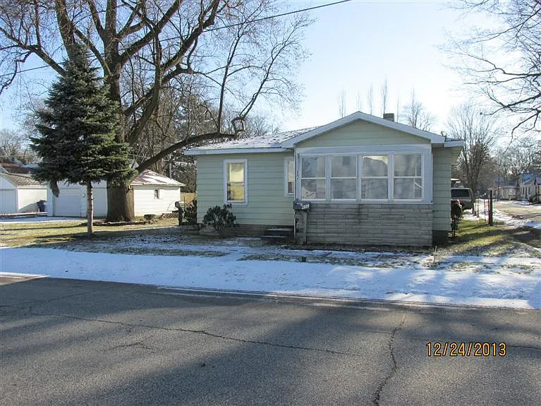 602 Niles St photo 1