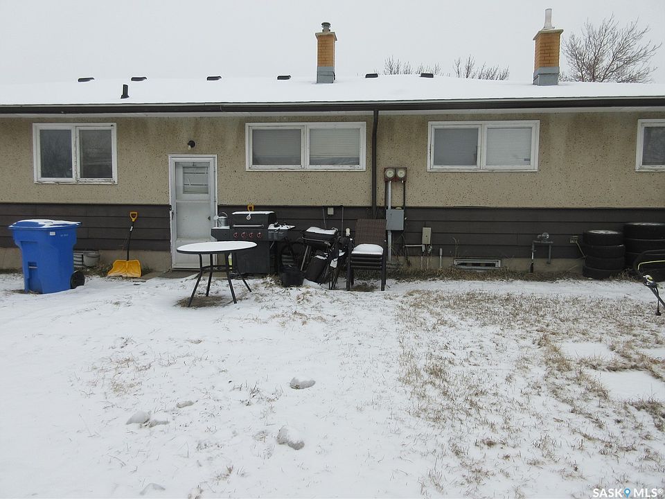 1st image of 182 Rothwell Crescent