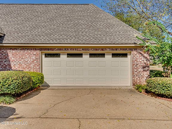 5th image of 116 Elizabeth Dr