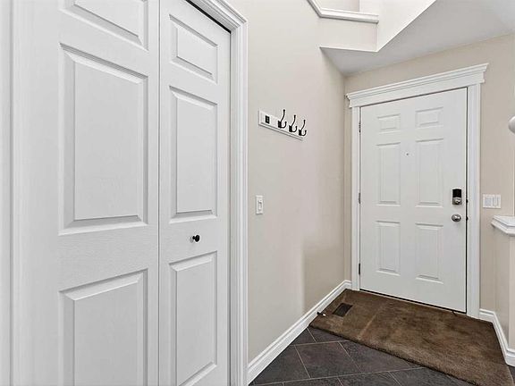 3rd image of 280 N Mount Selkirk Close SE
