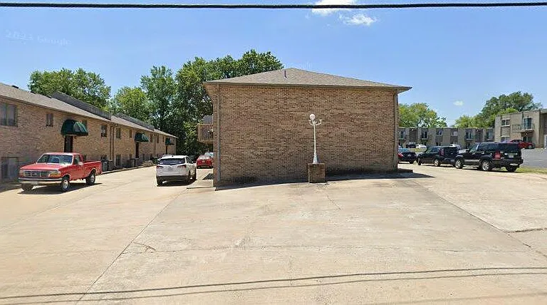 902 E Ohio St #4B — Photo 1