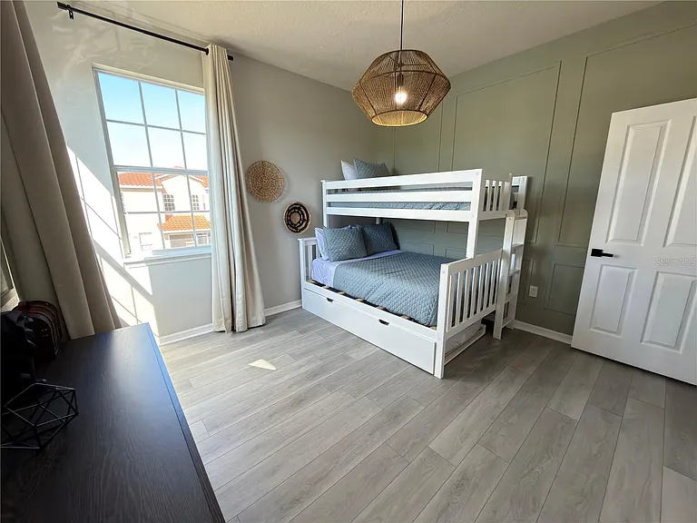 734 Monroe Cir — Photo 18