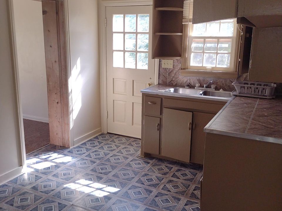 2nd image of 1111 9th St