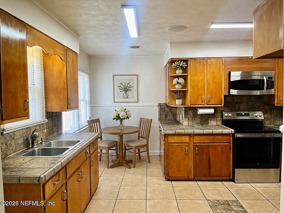 5th image of 6503 SAPPHIRE Drive
