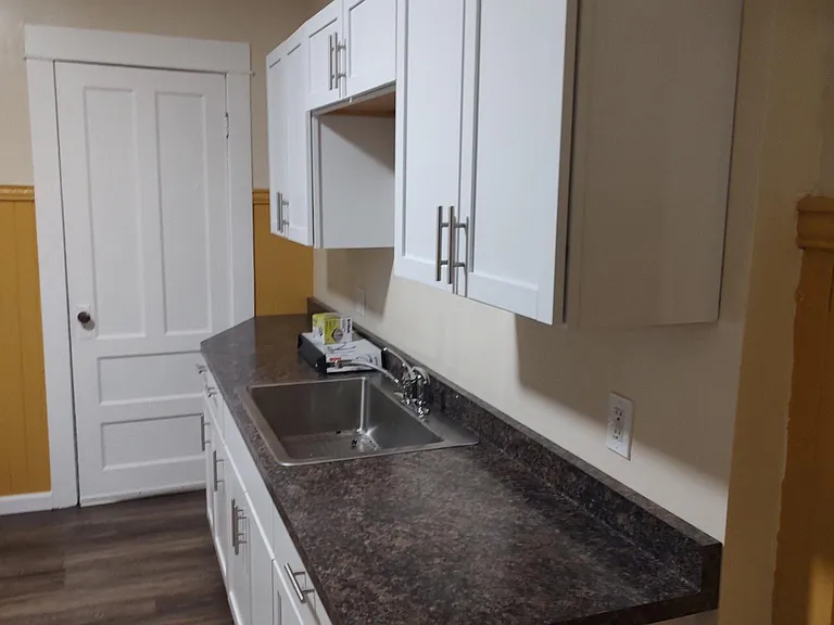 1073 Dewey Ave — Photo 12
