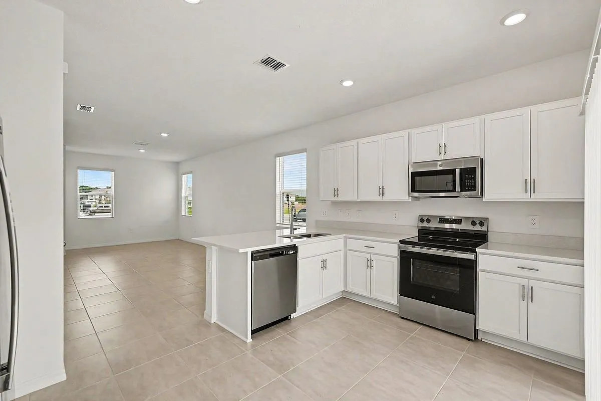 2 bed, 3.0 bath, 1205 sqft, $2,000 — Photo 2