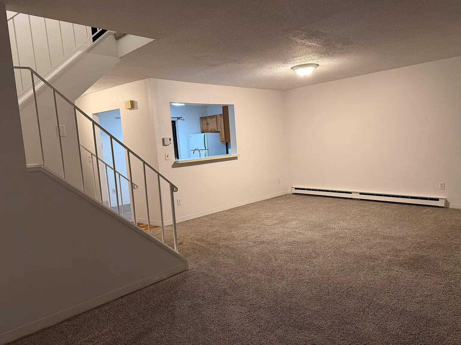 3 bed, 1.5 bath, 1260 sqft, $3,000 — Photo 3
