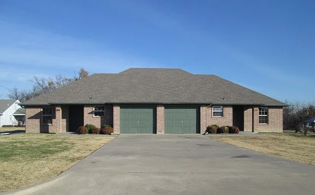 3200A Ellen Dr — Photo 1