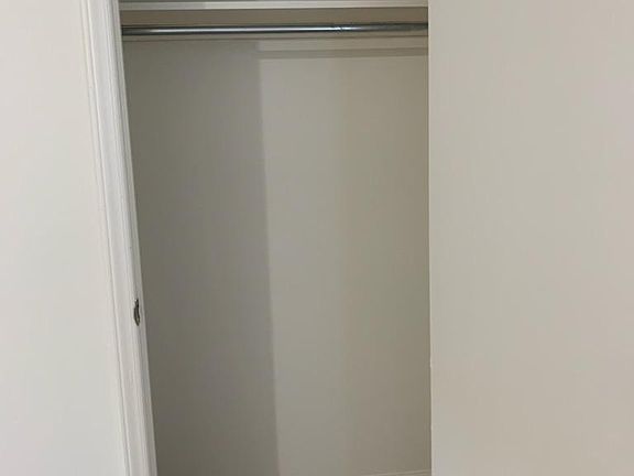 5th image of 1008 Gill Ct #202