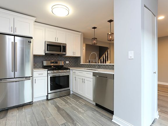 3rd image of 7598 Hearth Dr