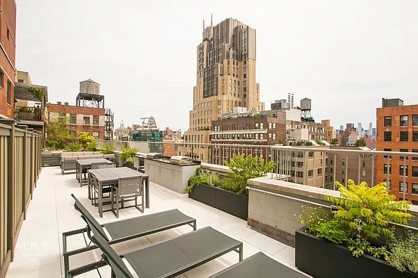 Rented by MNS | media 10