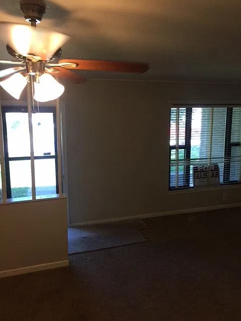 4 bed, 2.5 bath, 1965 sqft, $1,595 — Photo 1