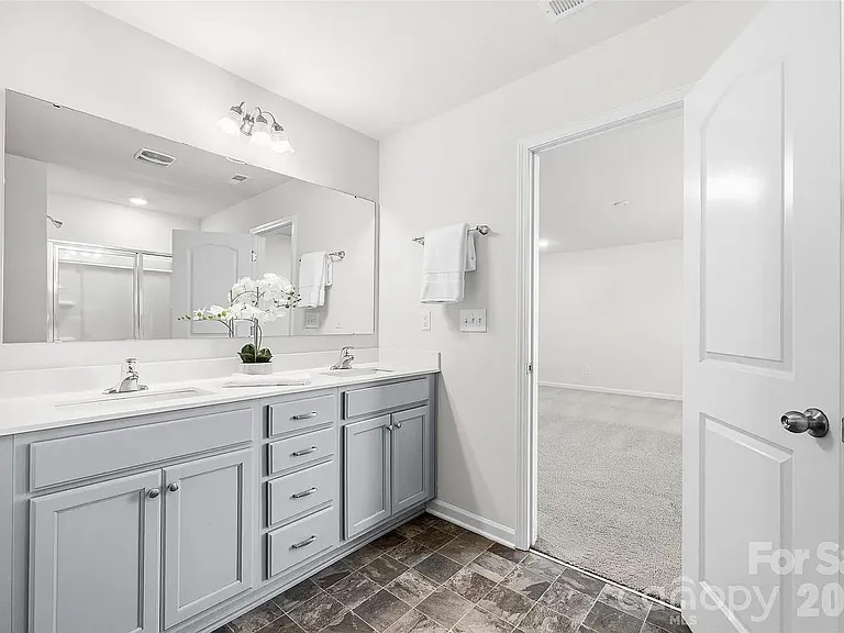 7024 Maple Run Cir — Photo 12