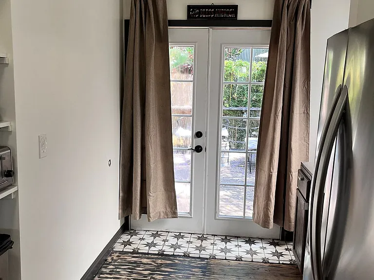 6537 Lexington Ave — Photo 12