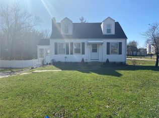 590 Kehrs Mill Rd, Ballwin, MO 63011