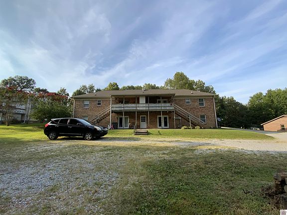 3rd image of 210 Walnut Dr #A
