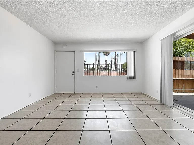 511 S. Desert View Drive — Photo 6