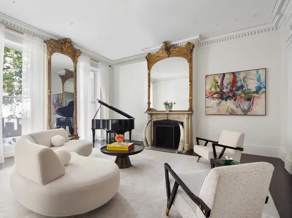 118 West 12th Street image 1 of 29