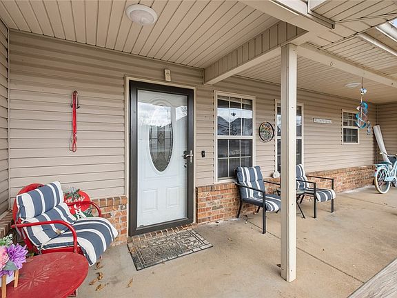4th image of 1309 E Rachel Ln