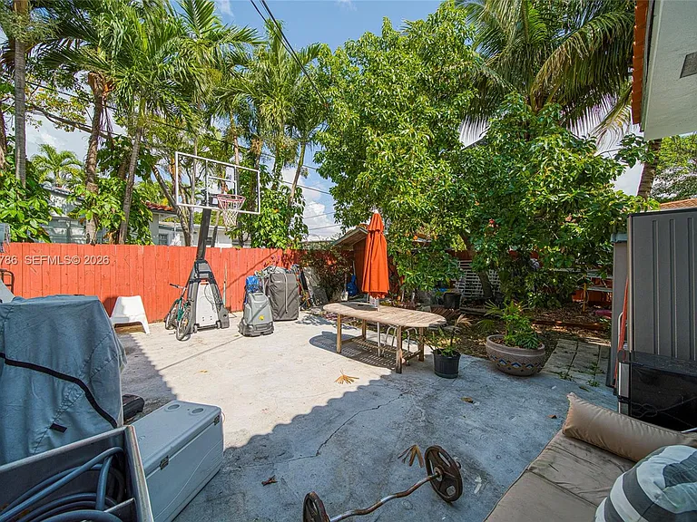 2205 SW 13th St #B — Photo 25